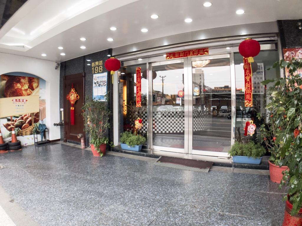 Chang Ti Metropolis Commercial Hotel Zhongli Exterior photo